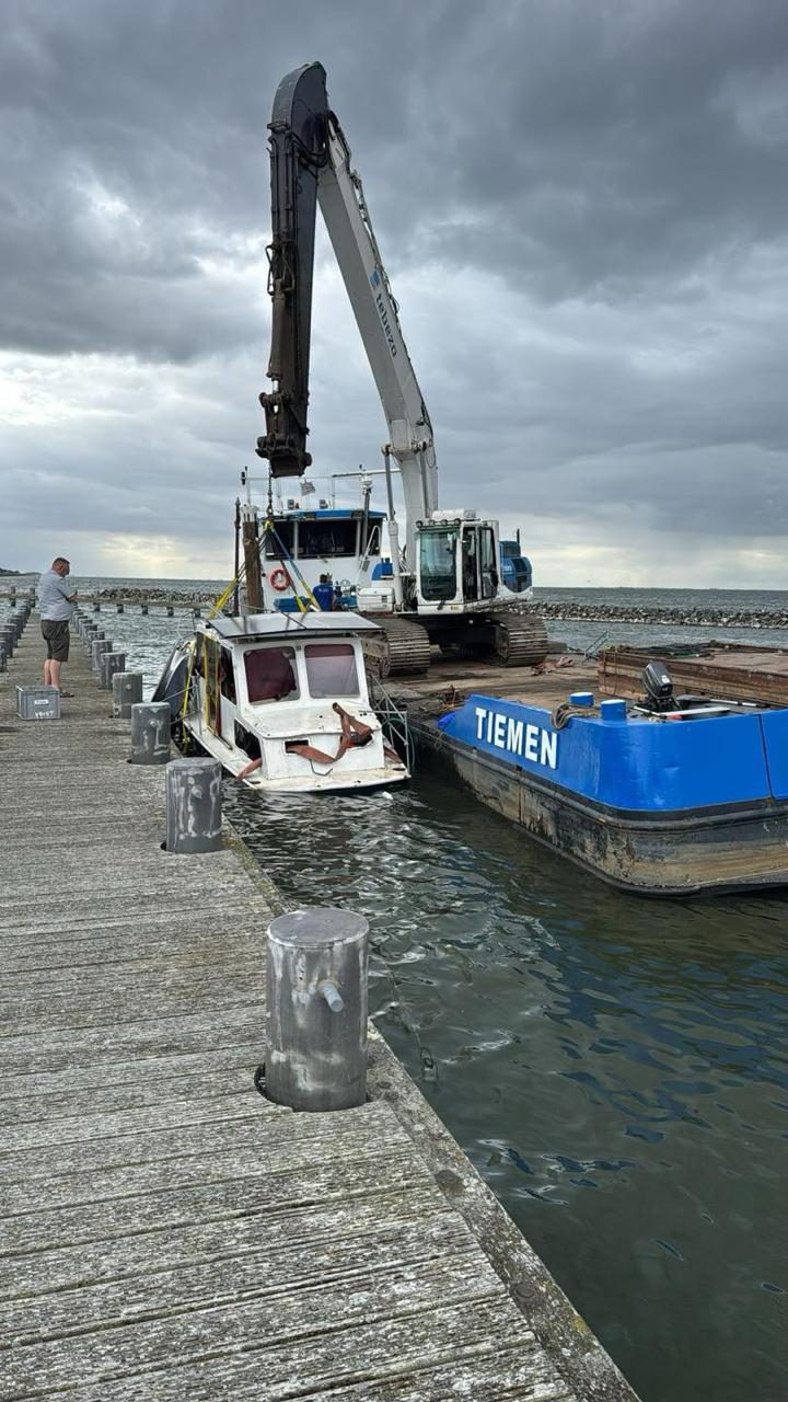 Reddingsboot op het water
